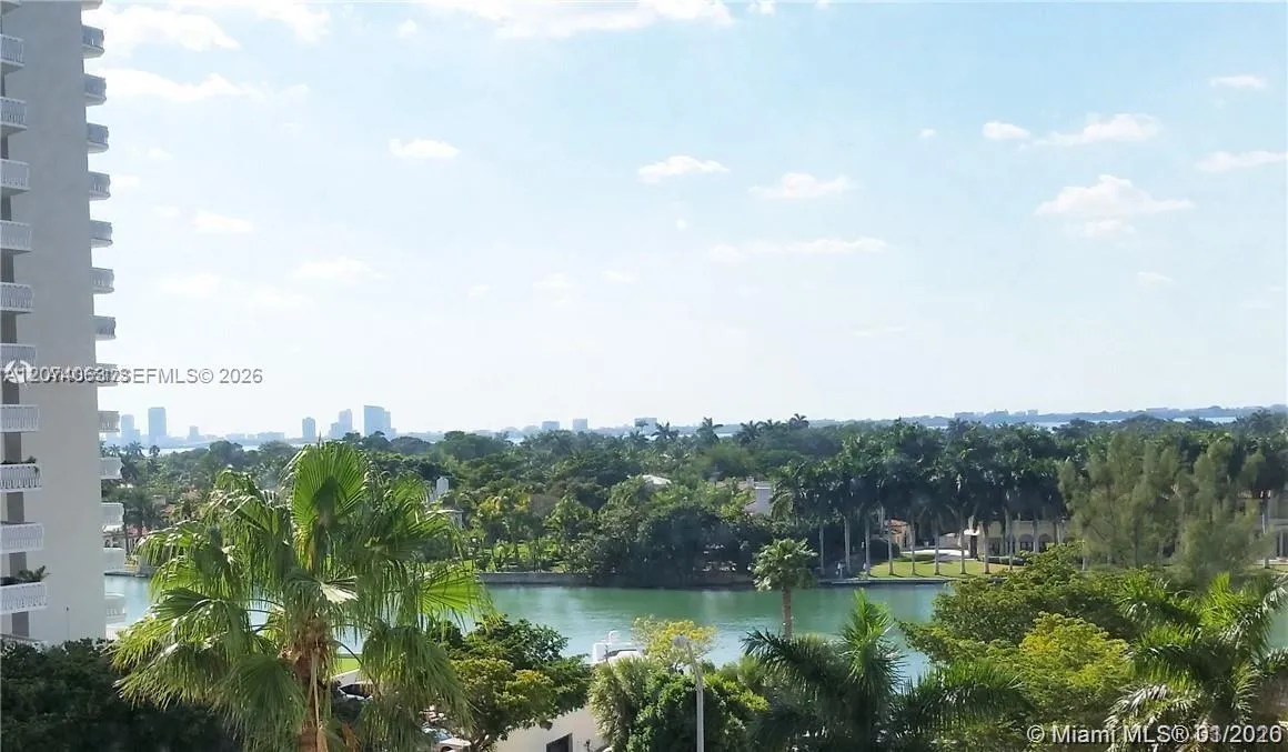 Foto de propiedad en 5555 Collins Avenue 7T, Miami Beach, FL 33140 Miami Beach con MLS# 