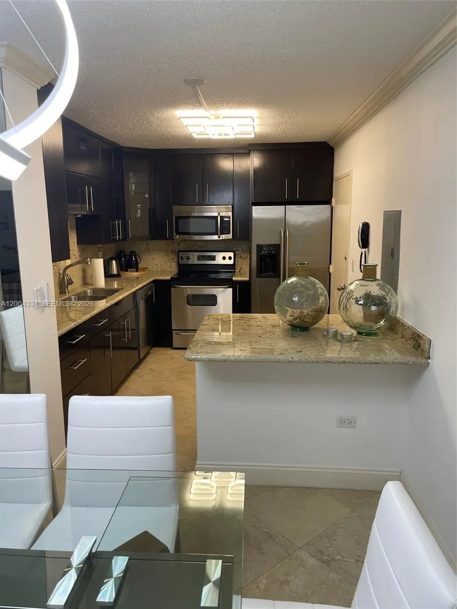 Foto de propiedad en 5555 Collins Avenue 7Z, Miami Beach, FL 33140 Miami Beach con MLS# 