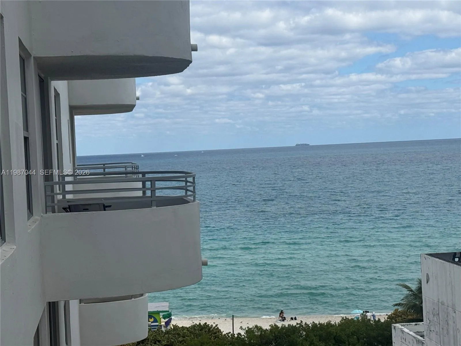 Foto de propiedad en 5555 Collins Avenue 8R, Miami Beach, FL 33140 Miami Beach con MLS# 