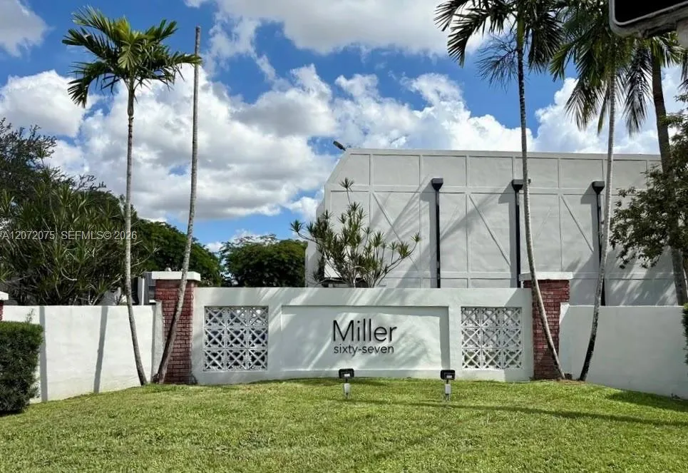 Foto de propiedad en 5555 Ludlam Road 23, South Miami, FL 33155 South Miami con MLS# 