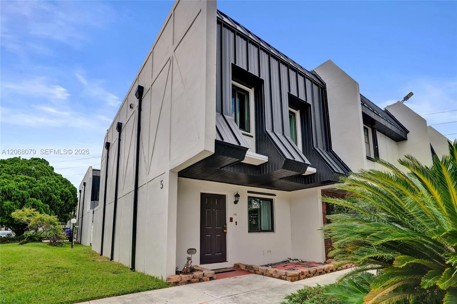 Foto de propiedad en 5555 Ludlam Road 46, South Miami, FL 33155 South Miami con MLS# 