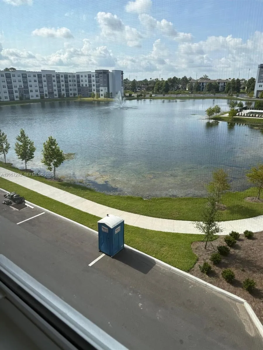 Foto de propiedad en 5563 Milenia Park Boulevard 307, Orlando, FL 32839 Orlando con MLS# 