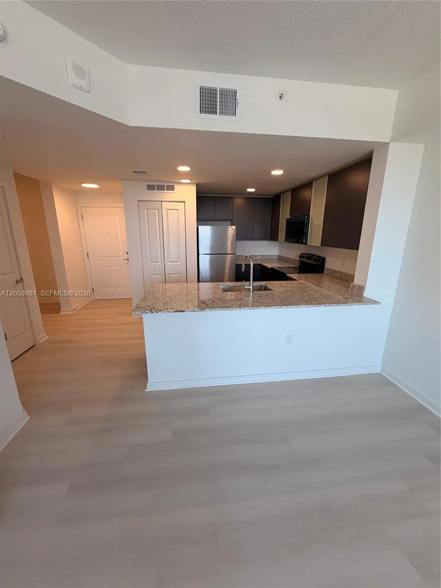 Foto de propiedad en 5563 Millenia Park Boulevard 212, Orlando, FL 32839 Orlando con MLS# 