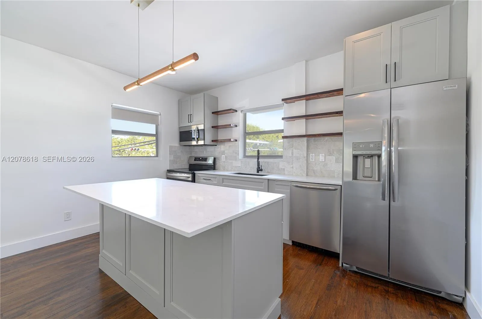 Foto de propiedad en 557 Meridian Avenue B, Miami Beach, FL 33139 Miami Beach con MLS# 