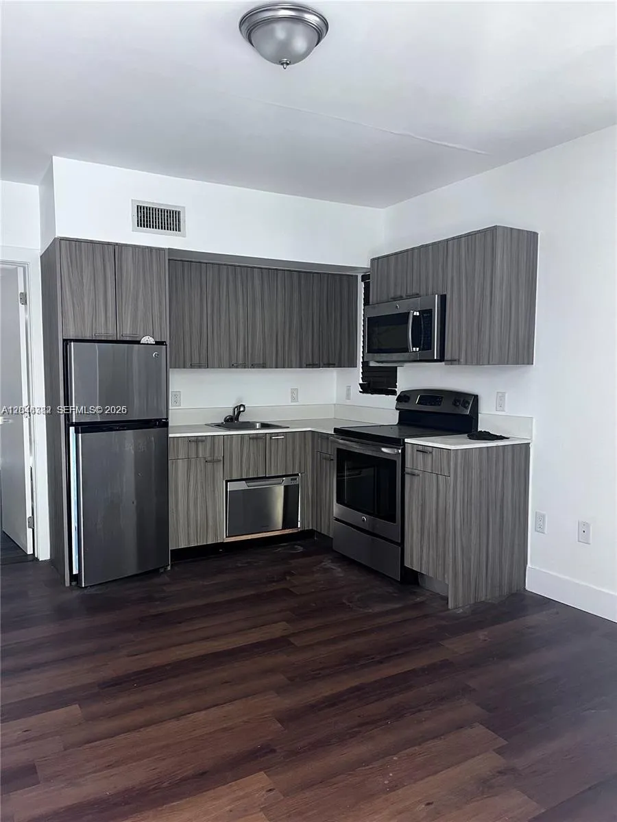 Foto de propiedad en 557 Michigan Avenue 115, Miami Beach, FL 33139 Miami Beach con MLS# 