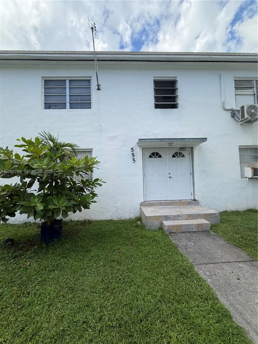 En Renta 558 SW 7th Street 8, Miami, FL 33130, Miami, FL 33130