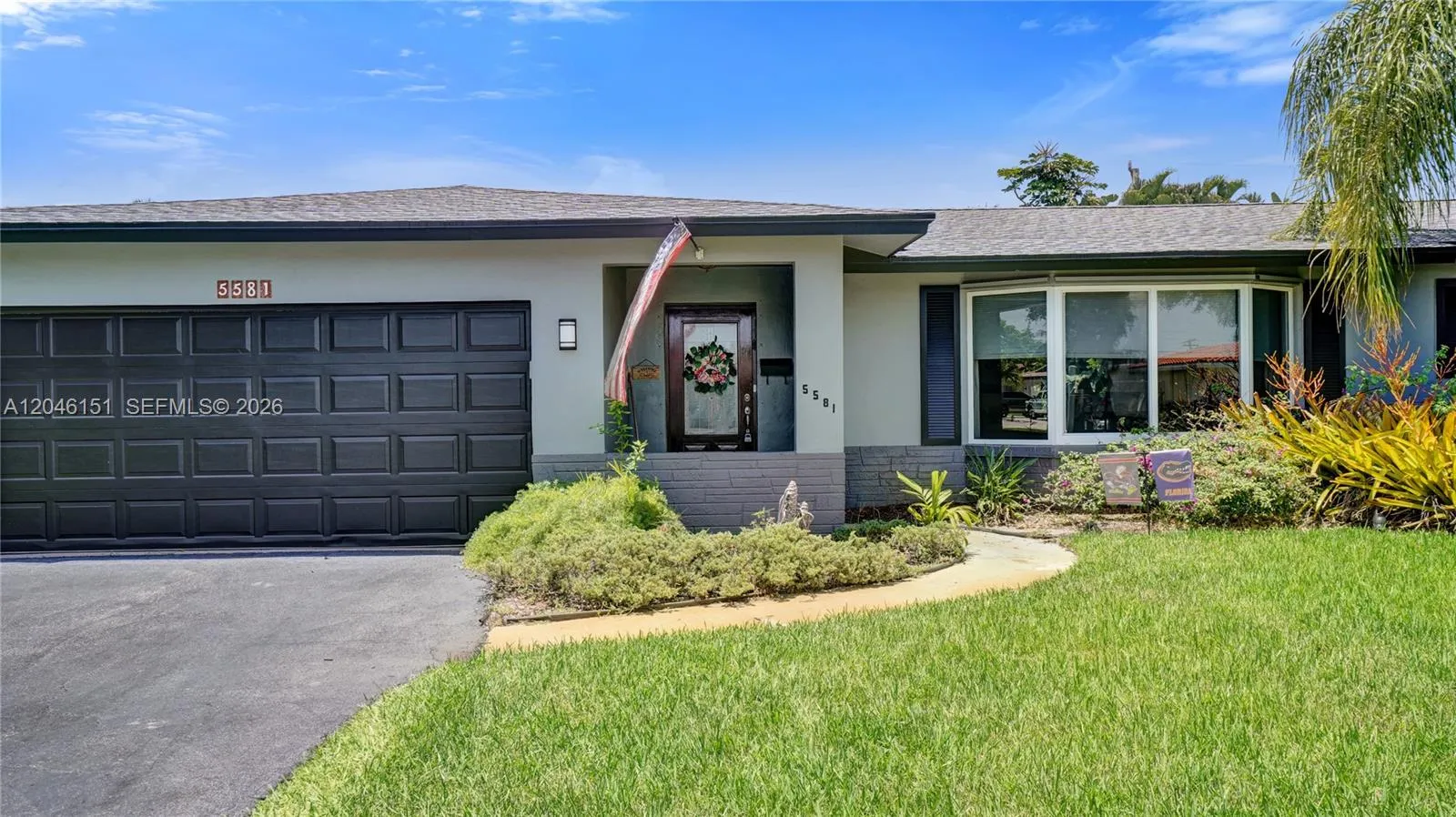 Foto de propiedad en 5581 SW 7th Street, Plantation, FL 33317 Plantation con MLS# 