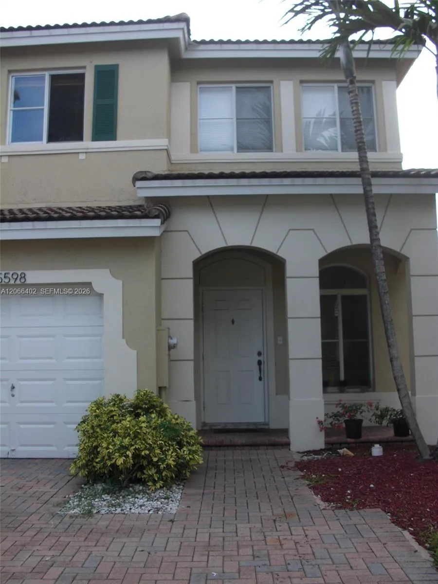 Foto de propiedad en 5598 NW 113th Avenue -, Doral, FL 33178 Doral con MLS# 