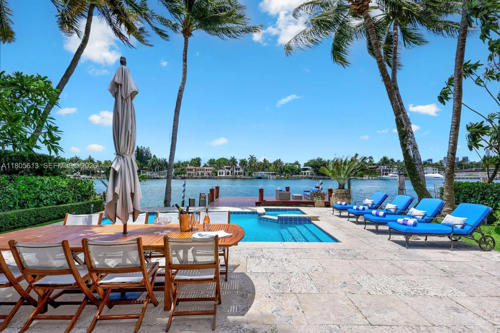 Foto de propiedad en 56 S Hibiscus Drive, Miami Beach, FL 33139 Miami Beach con MLS# 