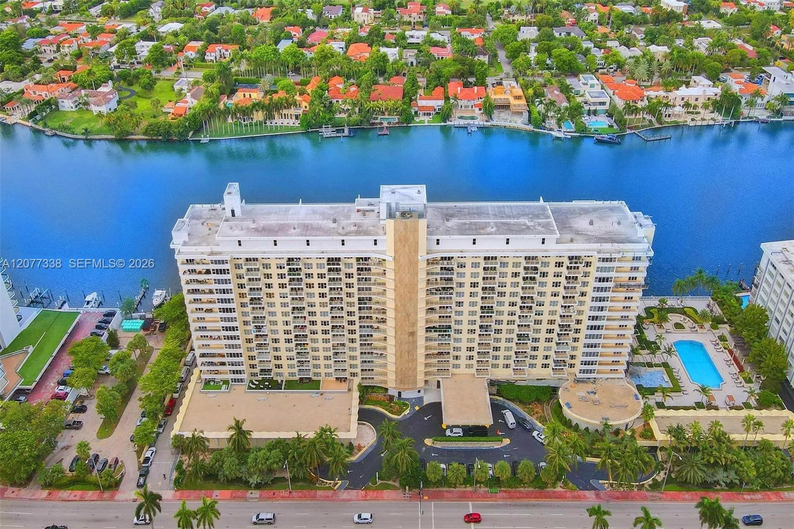 Foto de propiedad en 5600 Collins Avenue 11C, Miami Beach, FL 33140 Miami Beach con MLS# 