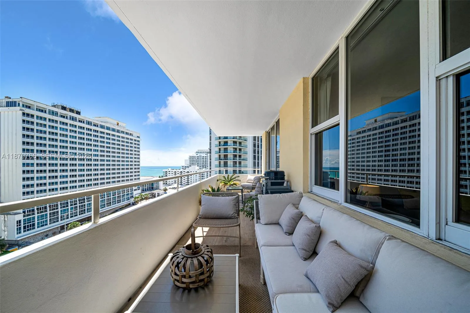 Foto de propiedad en 5600 Collins Avenue 12E, Miami Beach, FL 33140 Miami Beach con MLS# 
