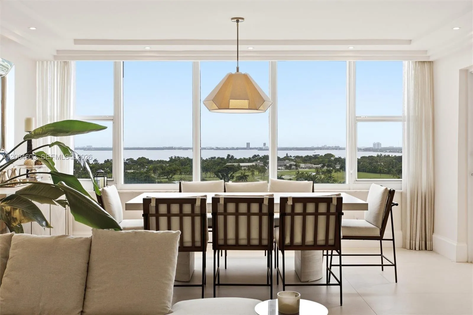 Foto de propiedad en 5600 Collins Avenue 15S, Miami Beach, FL 33140 Miami Beach con MLS# 