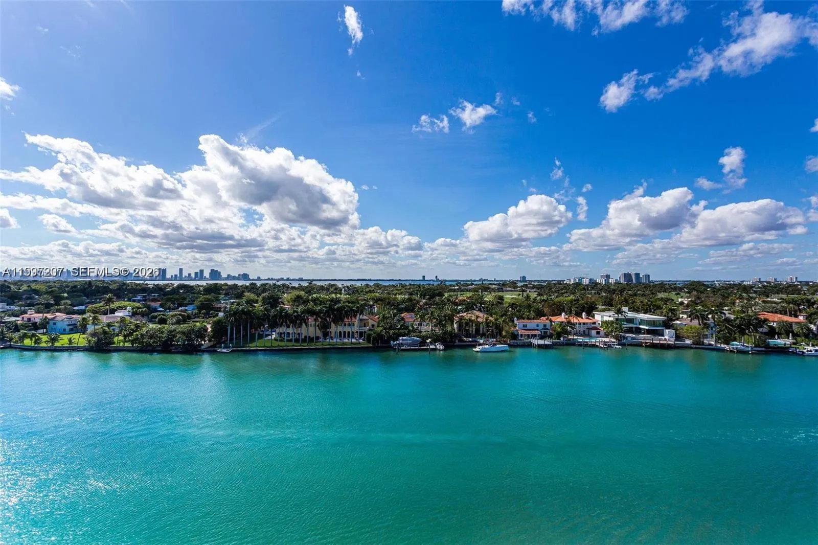 Foto de propiedad en 5600 Collins Avenue 16N, Miami Beach, FL 33140 Miami Beach con MLS# 