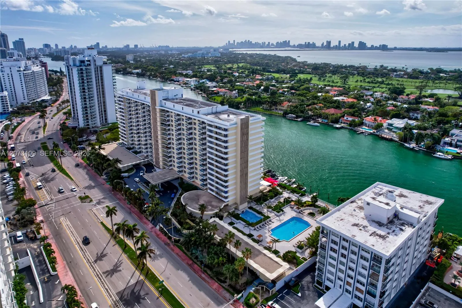 Foto de propiedad en 5600 Collins Avenue 6A, Miami Beach, FL 33140 Miami Beach con MLS# 