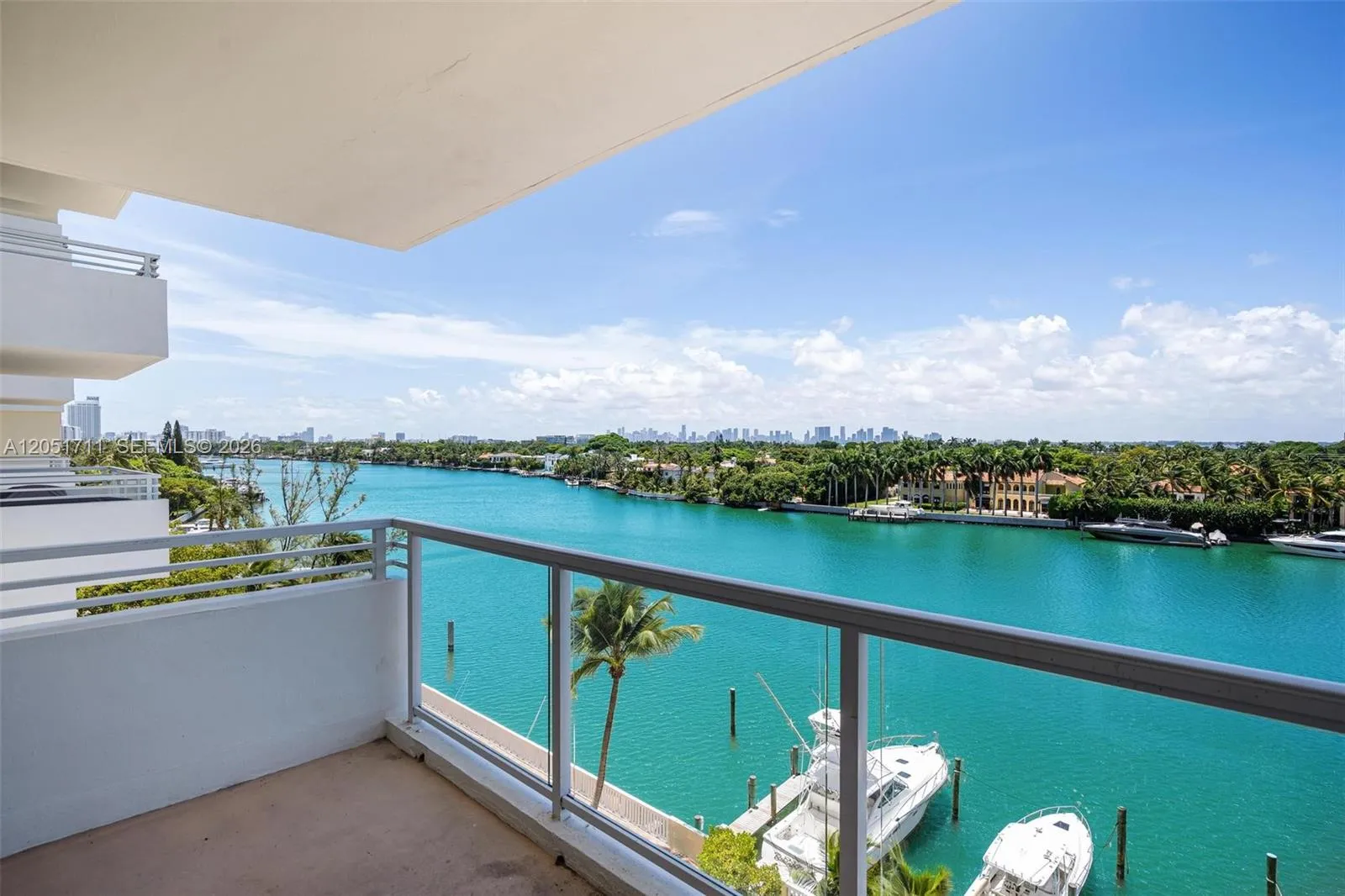 Foto de propiedad en 5600 Collins Avenue 7J, Miami Beach, FL 33140 Miami Beach con MLS# 