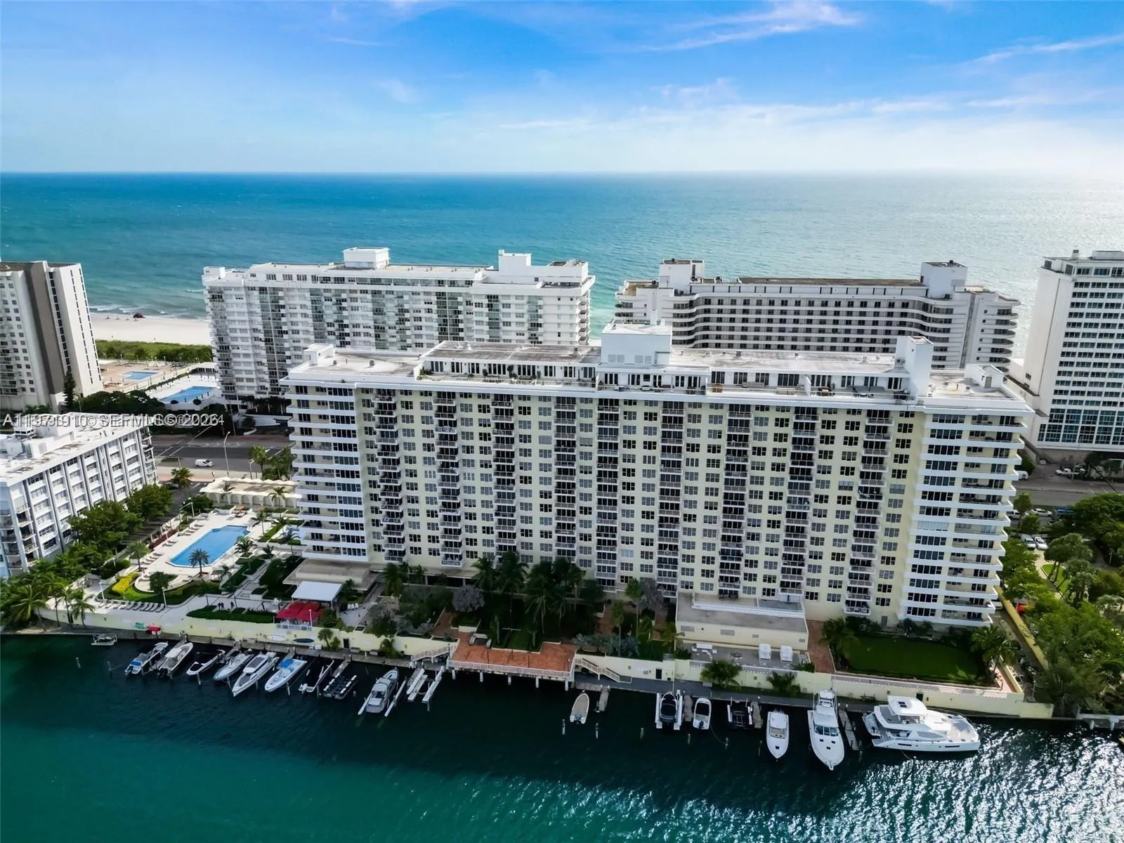 Foto de propiedad en 5600 Collins Avenue 7Y, Miami Beach, FL 33140 Miami Beach con MLS# 