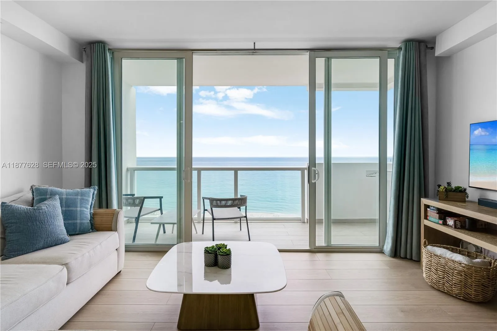 Foto de propiedad en 5601 Collins Avenue 1011, Miami Beach, FL 33140 Miami Beach con MLS# 