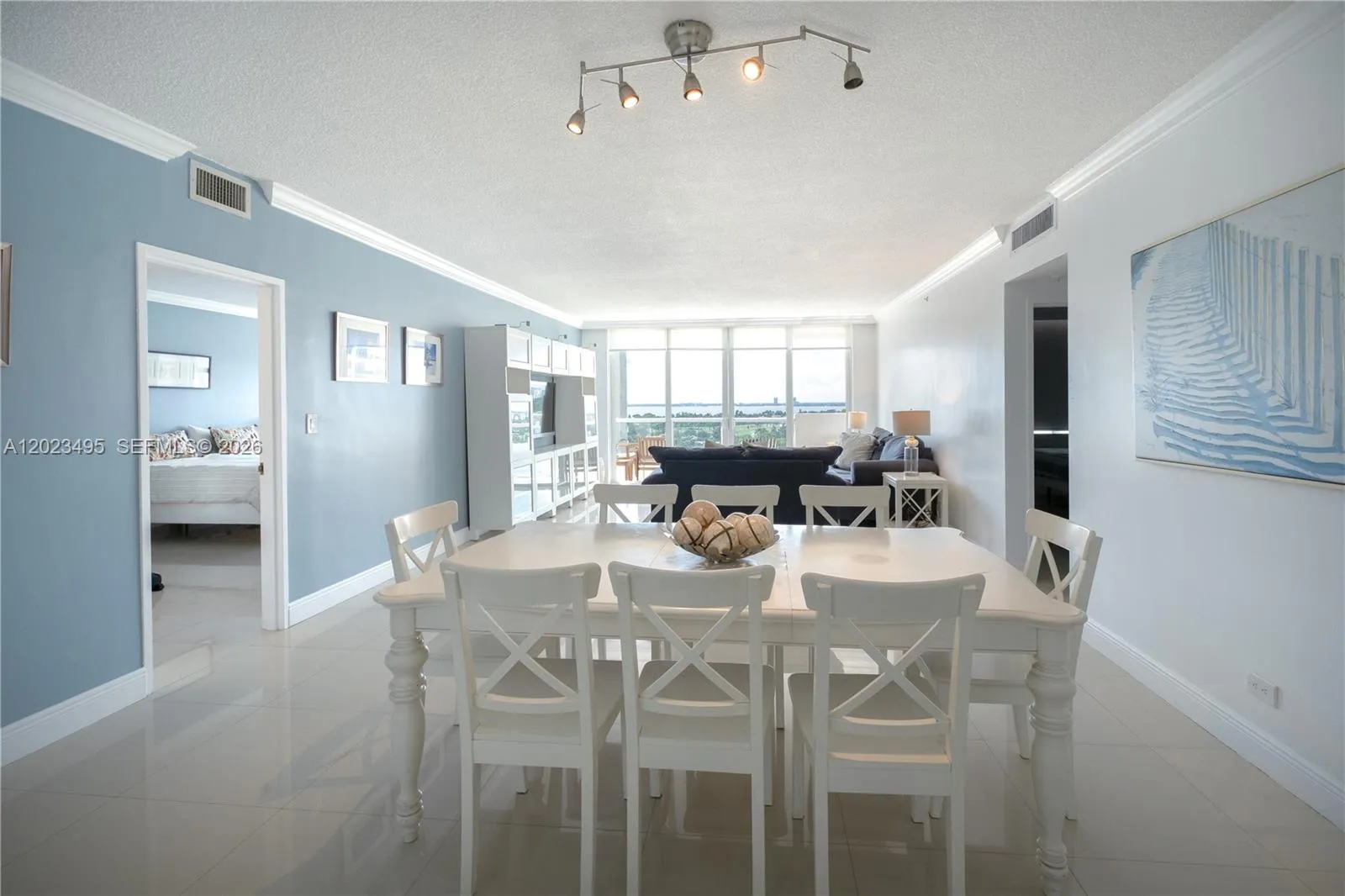Foto de propiedad en 5601 Collins Avenue 1420, Miami Beach, FL 33140 Miami Beach con MLS# 