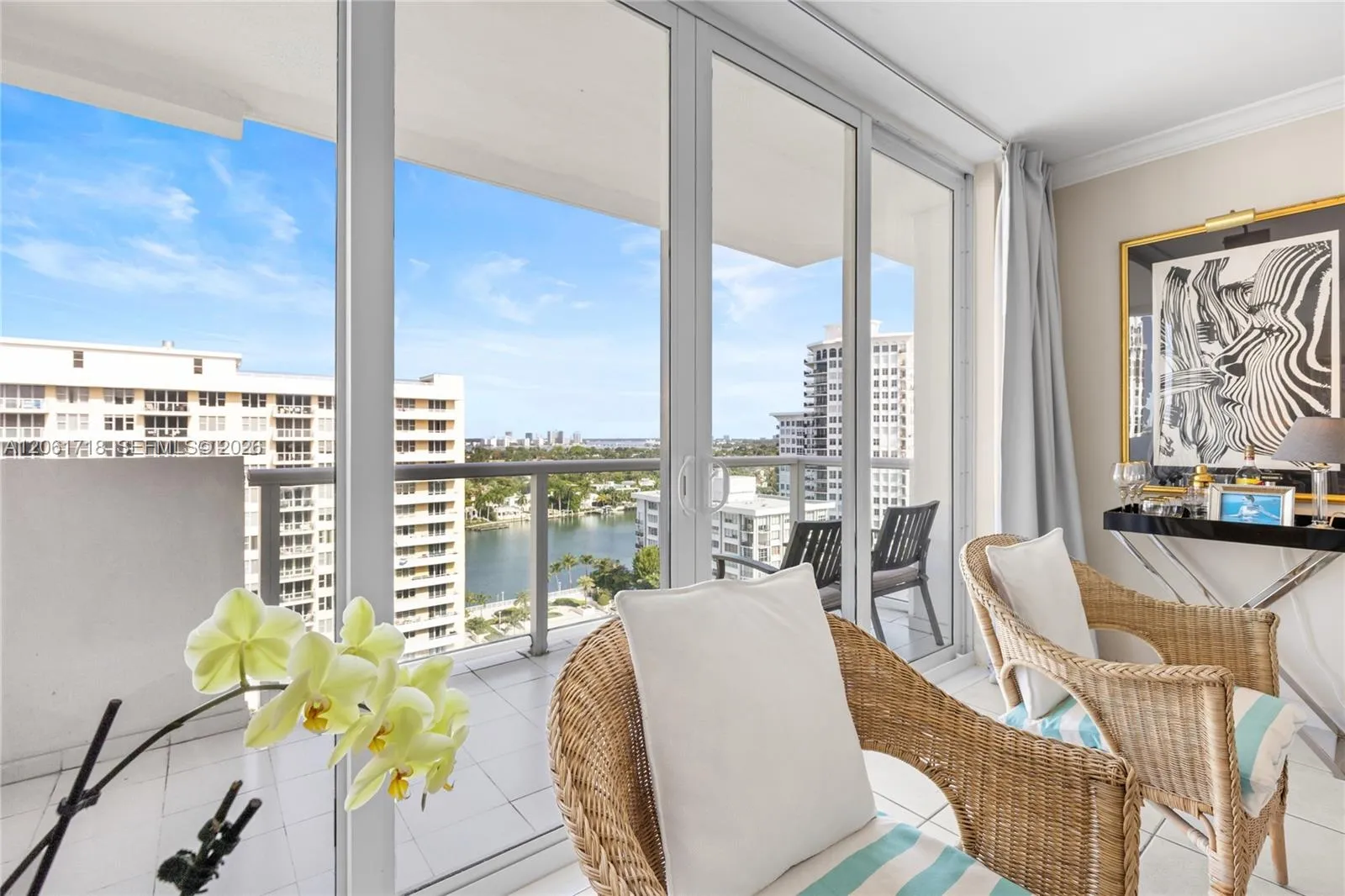 Foto de propiedad en 5601 Collins Avenue 1515, Miami Beach, FL 33140 Miami Beach con MLS# 