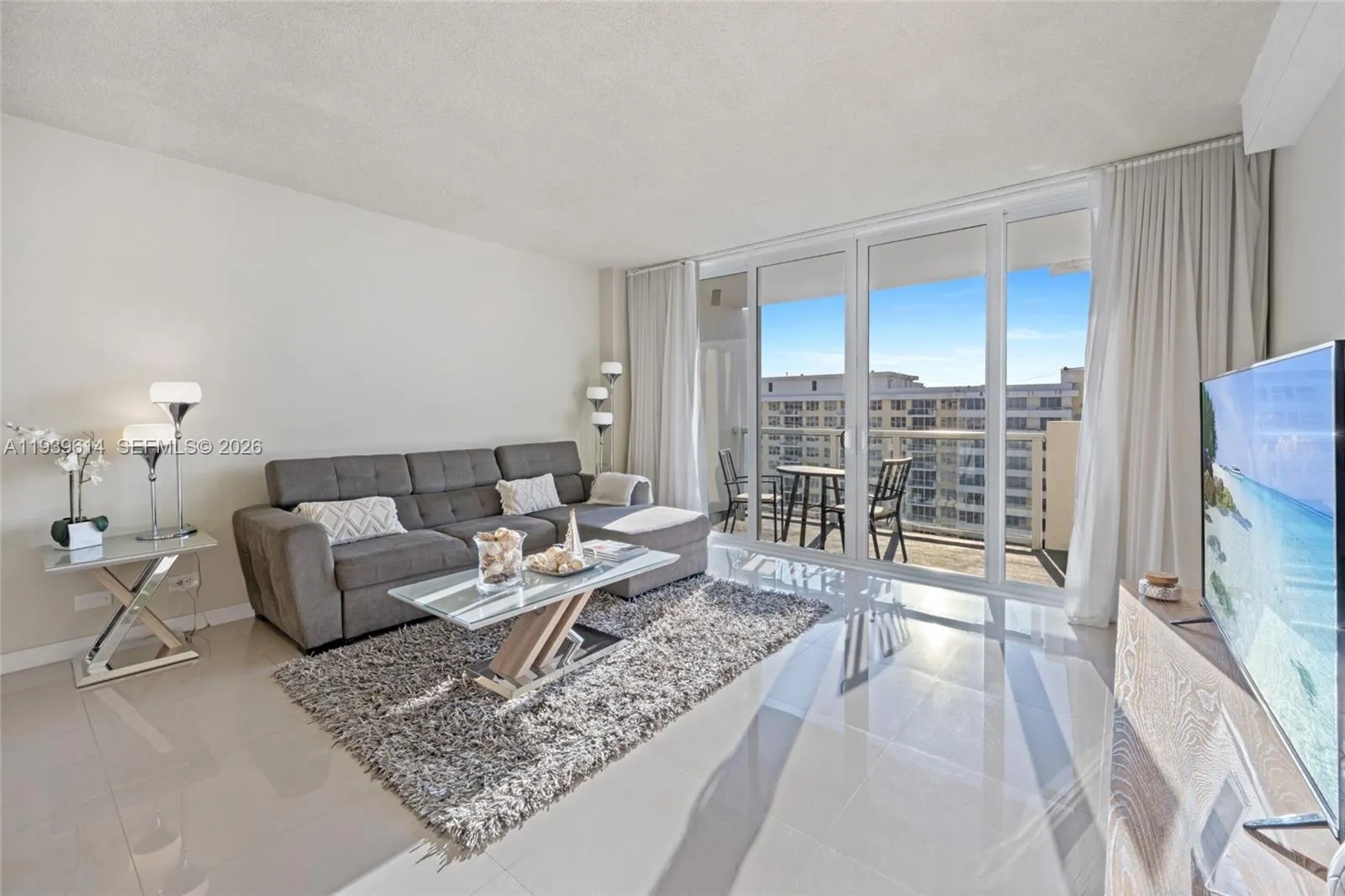 Foto de propiedad en 5601 Collins Avenue 1618, Miami Beach, FL 33140 Miami Beach con MLS# 