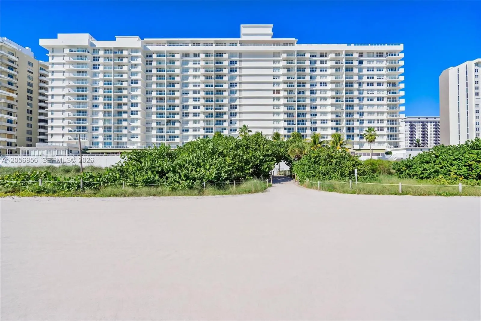 Foto de propiedad en 5601 Collins Avenue 1723, Miami Beach, FL 33140 Miami Beach con MLS# 