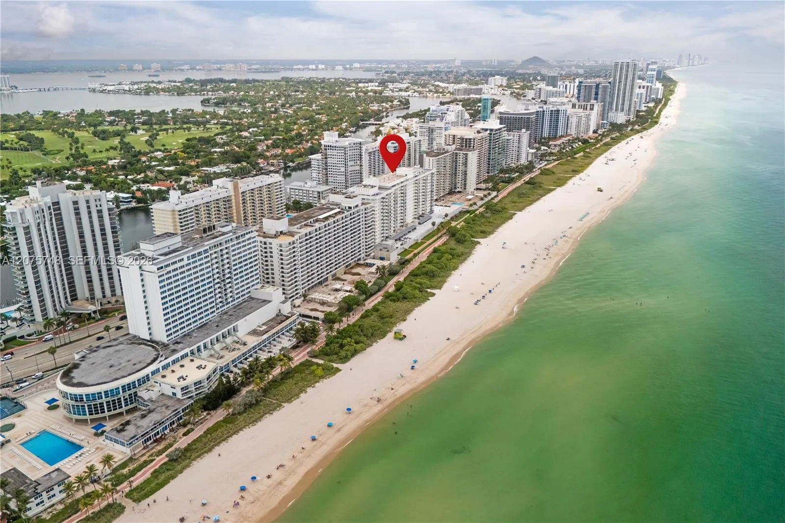Foto de propiedad en 5601 Collins Avenue 412A, Miami Beach, FL 33140 Miami Beach con MLS# 