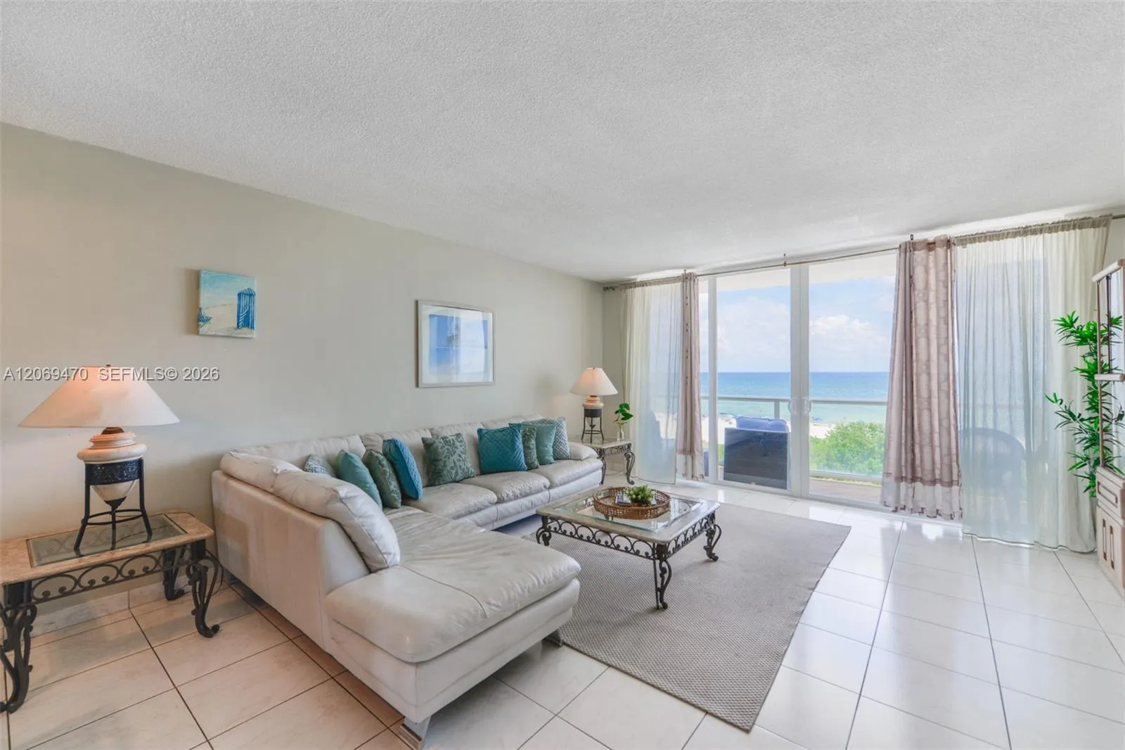 Foto de propiedad en 5601 Collins Avenue 512, Miami Beach, FL 33140 Miami Beach con MLS# 