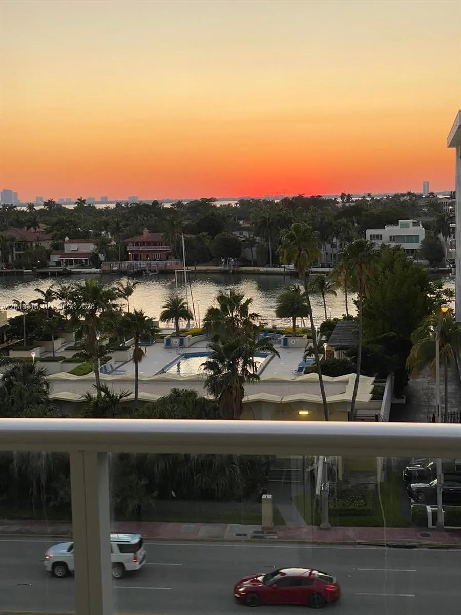 Foto de propiedad en 5601 Collins Avenue 722, Miami Beach, FL 33140 Miami Beach con MLS# 