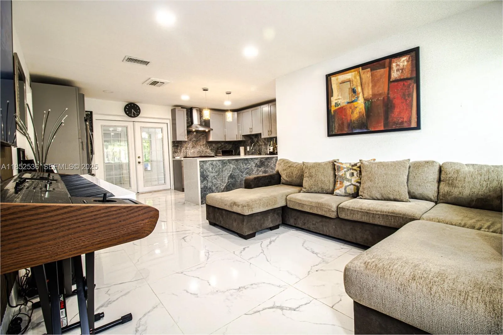 Foto de propiedad en 5601 SW 38th Street, Davie, FL 33314 Davie con MLS# 