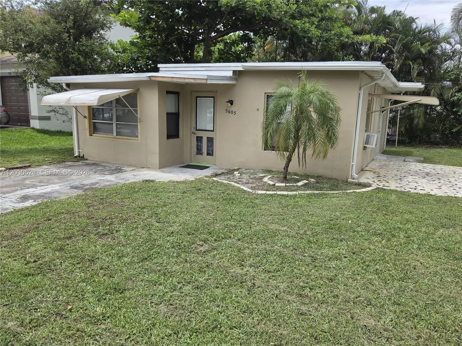 Foto de propiedad en 5605 Taylor Street 1, Hollywood, FL 33021 Hollywood con MLS# 