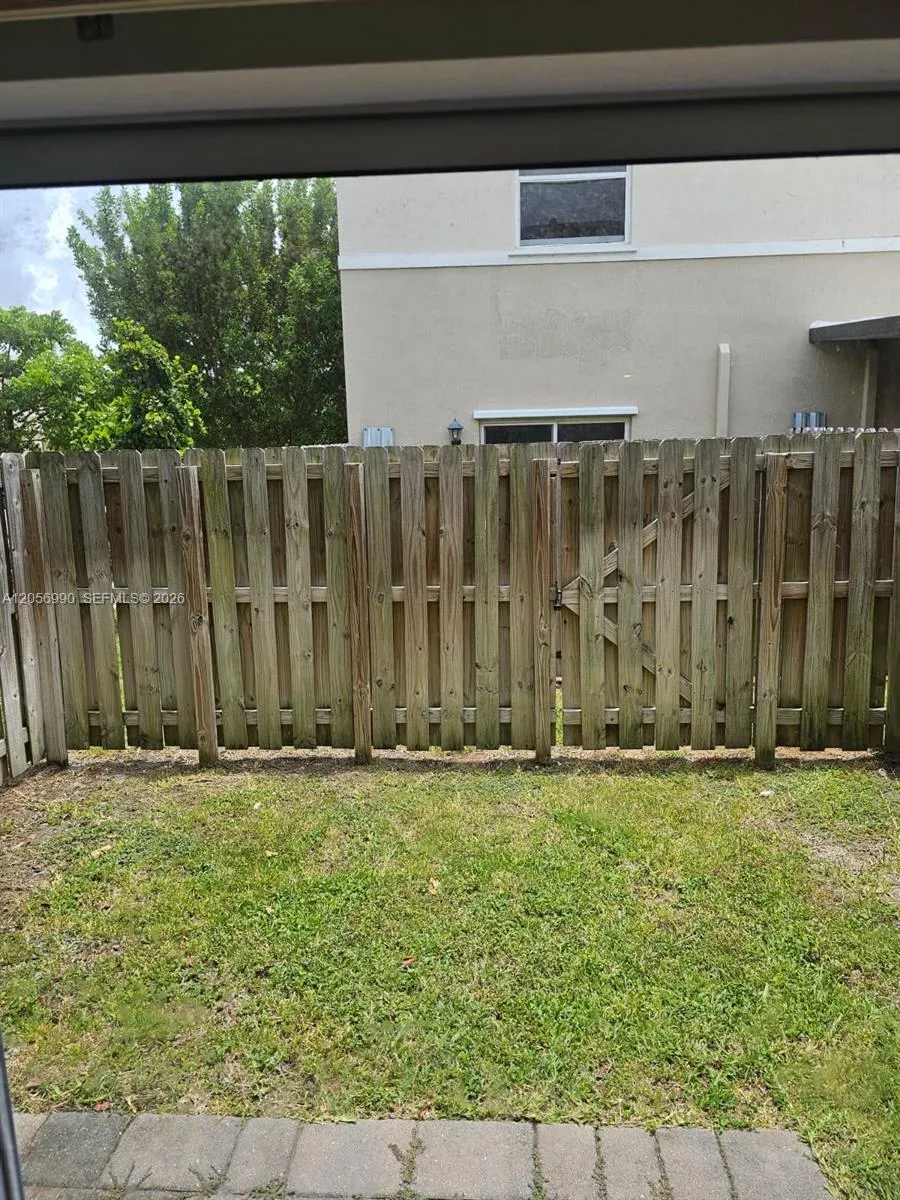 Foto de propiedad en 561 NE 5th Street, Florida City, FL 33034 Florida City con MLS# 