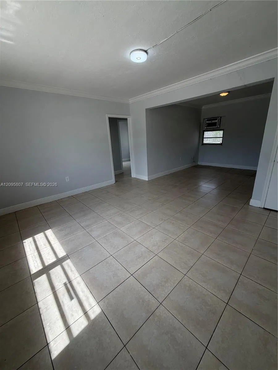 En Renta 561 SW 7th Street 1, Miami, FL 33130, Miami, FL 33130