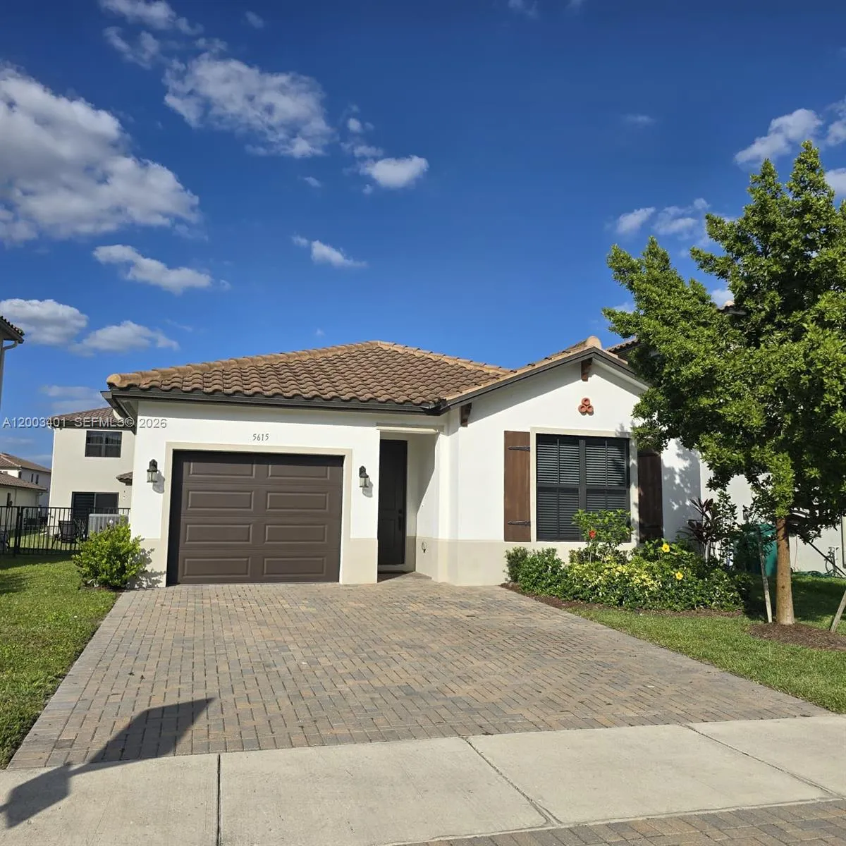 Foto de propiedad en 5615 Carrara Drive, Ave Maria, FL 34142 Ave Maria con MLS# 