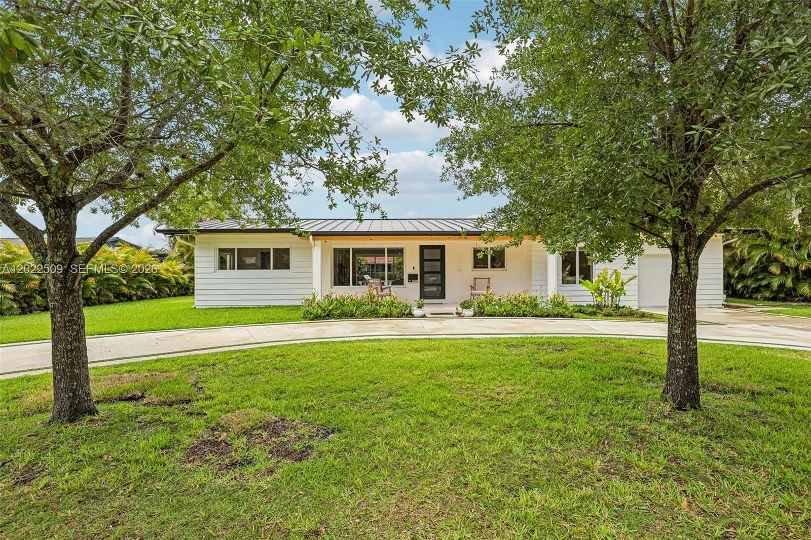Foto de propiedad en 5620 SW 63rd Court, South Miami, FL 33143 South Miami con MLS# 