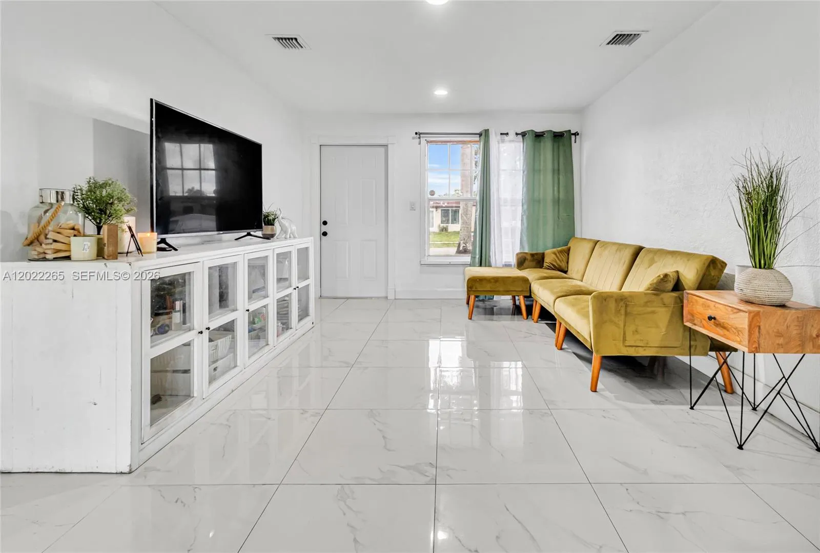 Foto de propiedad en 5630 SW 37th Court, Davie, FL 33314 Davie con MLS# 