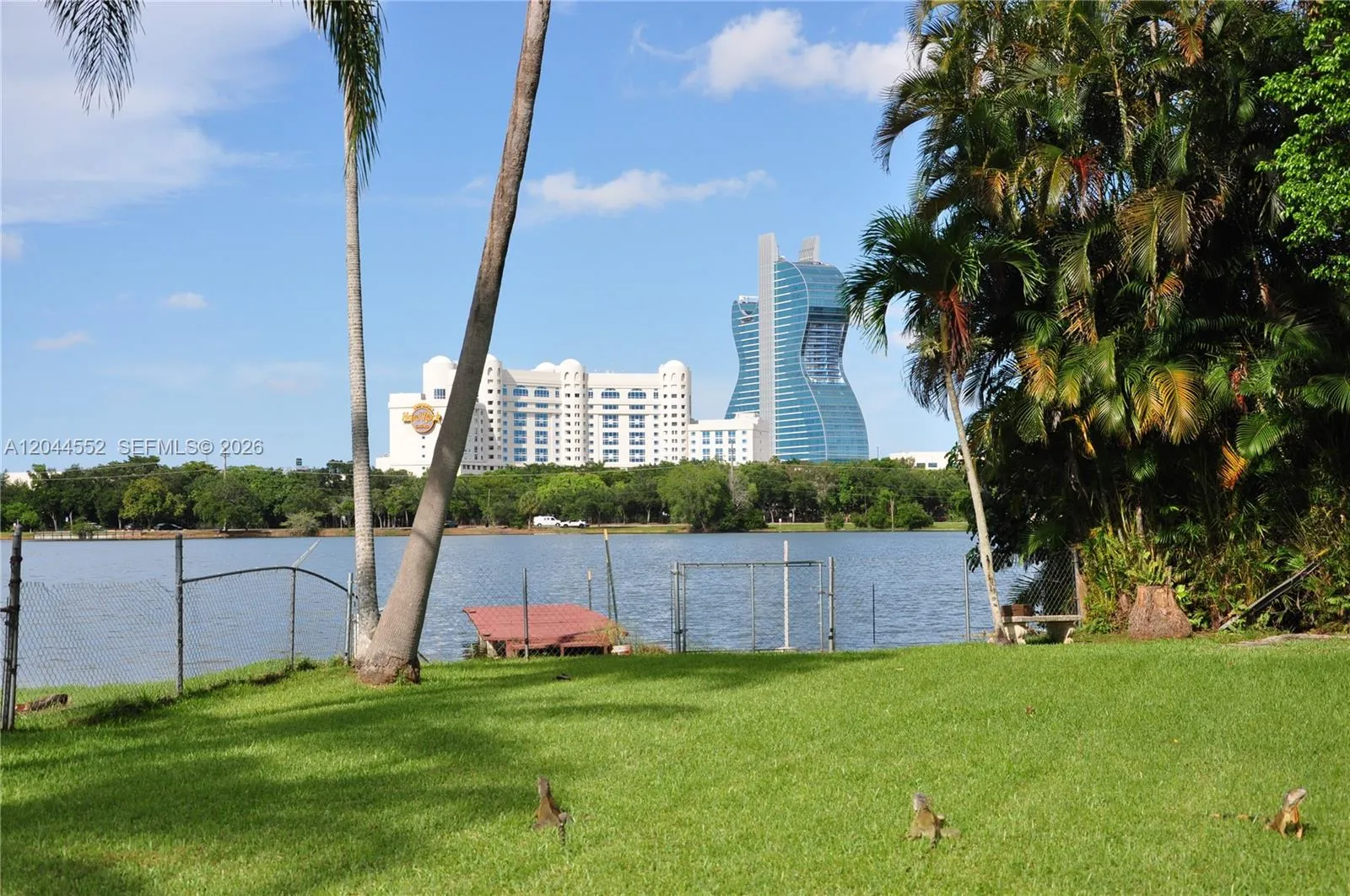 Foto de propiedad en 5630 SW 55th Avenue, Davie, FL 33314 Davie con MLS# 