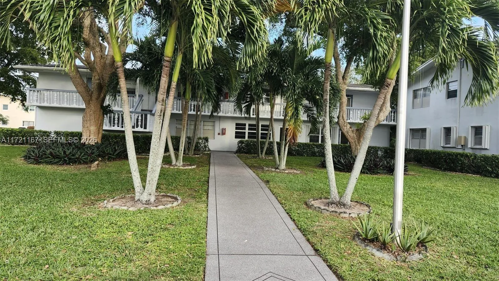 Foto de propiedad en 564 Durham T 564, Deerfield Beach, FL 33442 Deerfield Beach con MLS# 