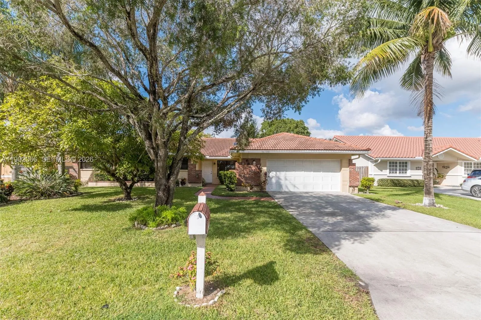 Foto de propiedad en 5641 Thistledown Terrace, Davie, FL 33331 Davie con MLS# 