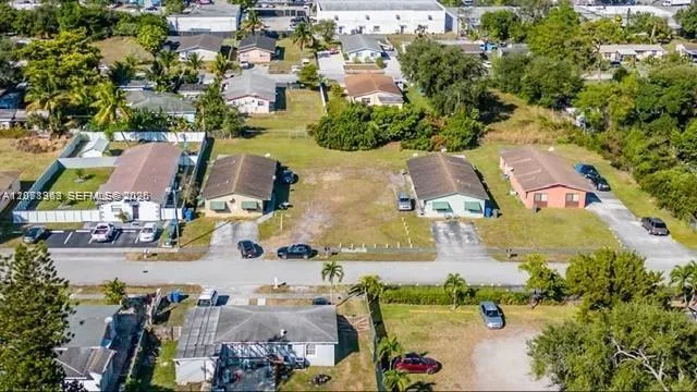 Foto de propiedad en 5649 SW 27th Street, West Park, FL 33023 West Park con MLS# 