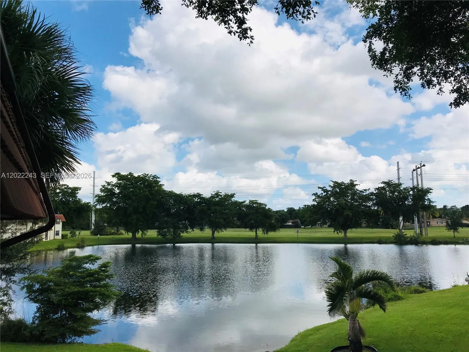 Foto de propiedad en 565 NW 100th Place 203, Pembroke Pines, FL 33024 Pembroke Pines con MLS# 