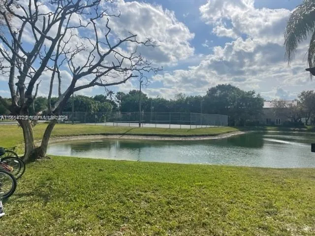Foto de propiedad en 565 Vista Isles Drive 2011, Sunrise, FL 33325 Sunrise con MLS# 