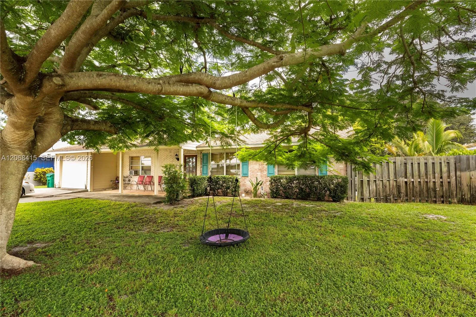 Foto de propiedad en 566 N Dover Road, Tequesta, FL 33469 Tequesta con MLS# 