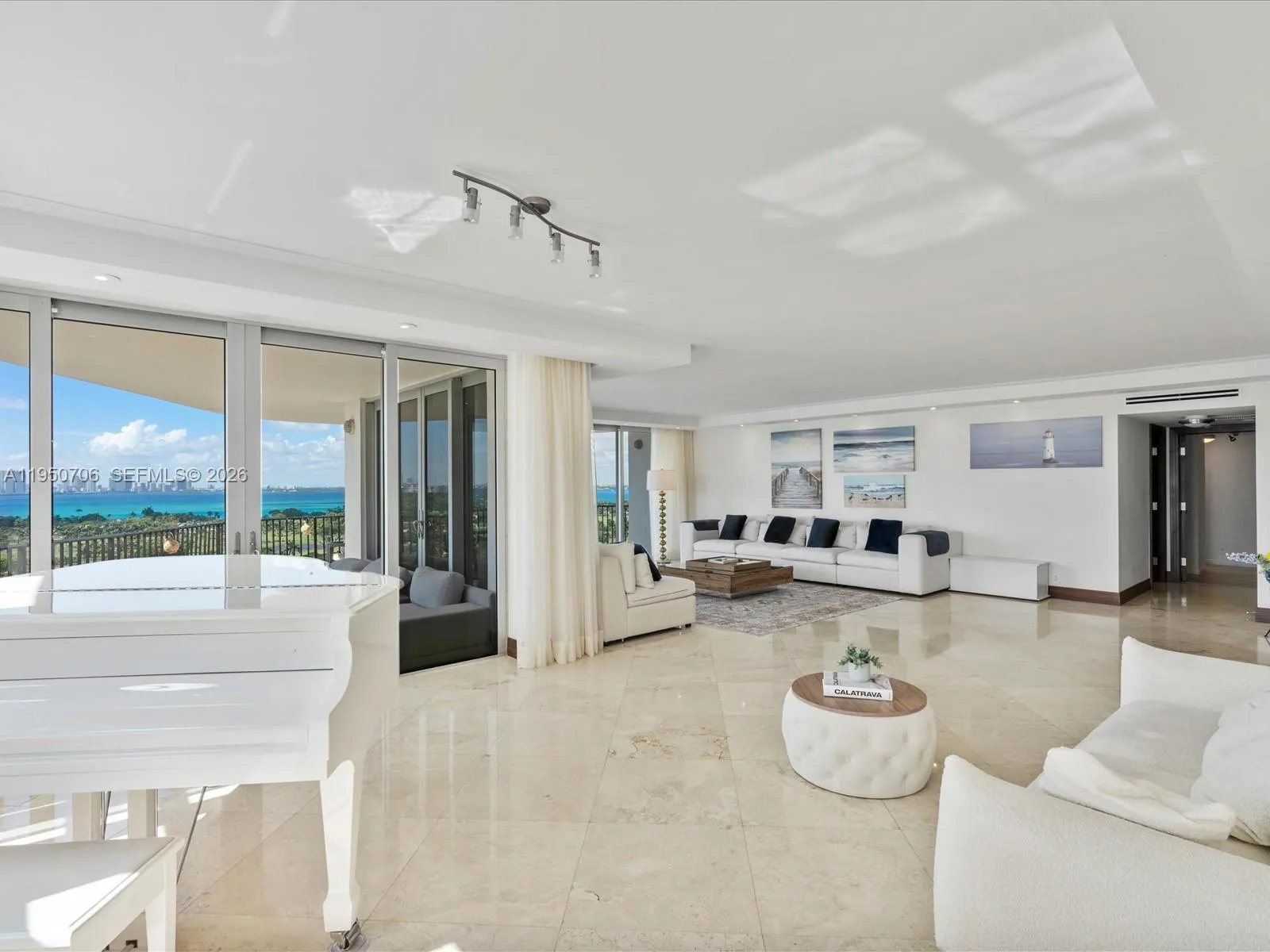 Foto de propiedad en 5660 Collins Avenue 18A, Miami Beach, FL 33140 Miami Beach con MLS# 