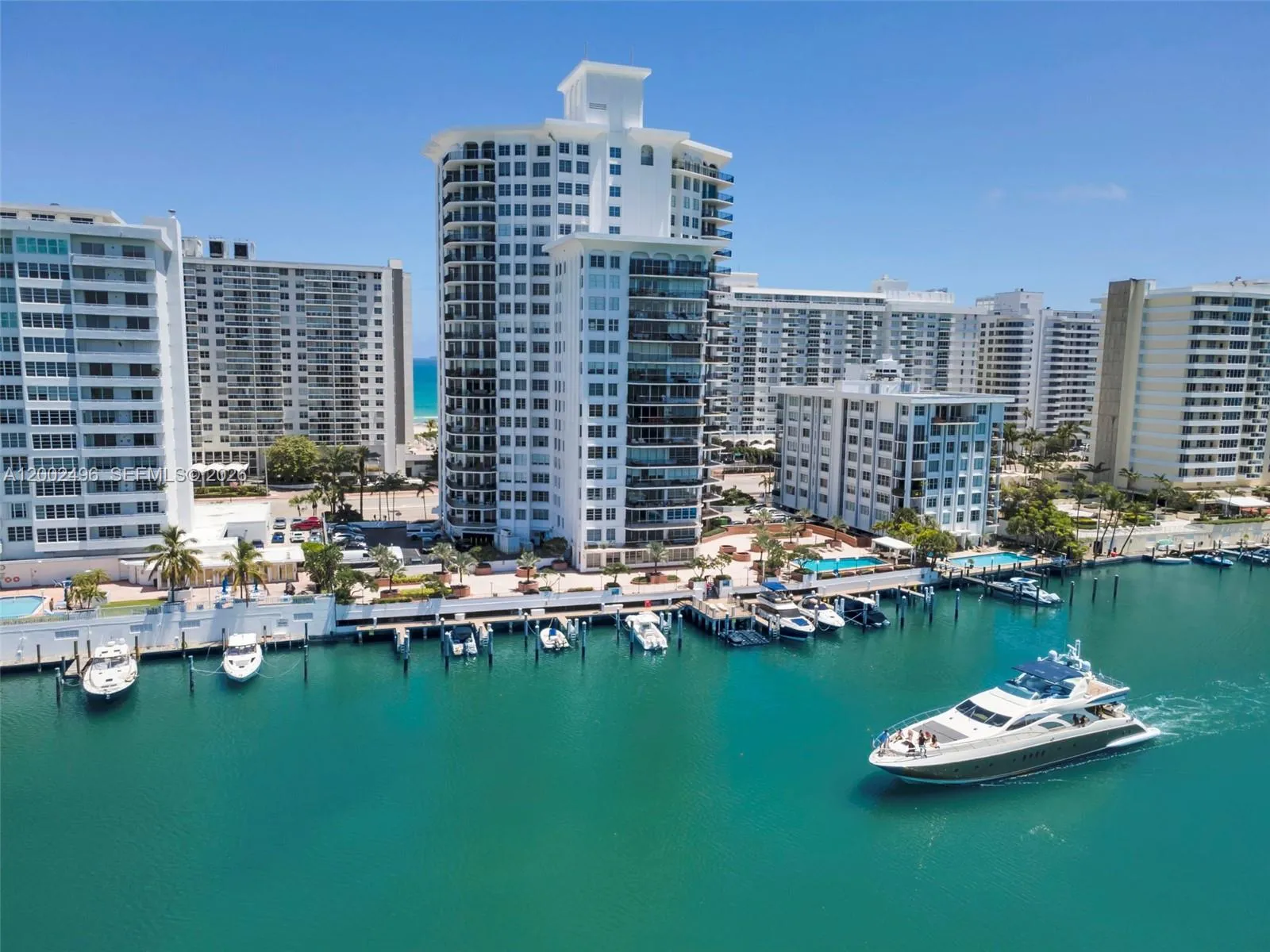 Foto de propiedad en 5660 Collins Avenue 4B, Miami Beach, FL 33140 Miami Beach con MLS# 