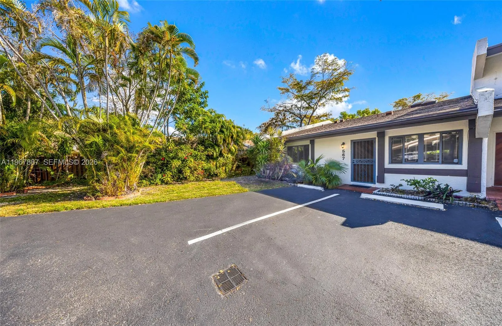 Vendido 567 NE 199th Terrace 1S, Miami, FL 33179, Miami, FL 33179