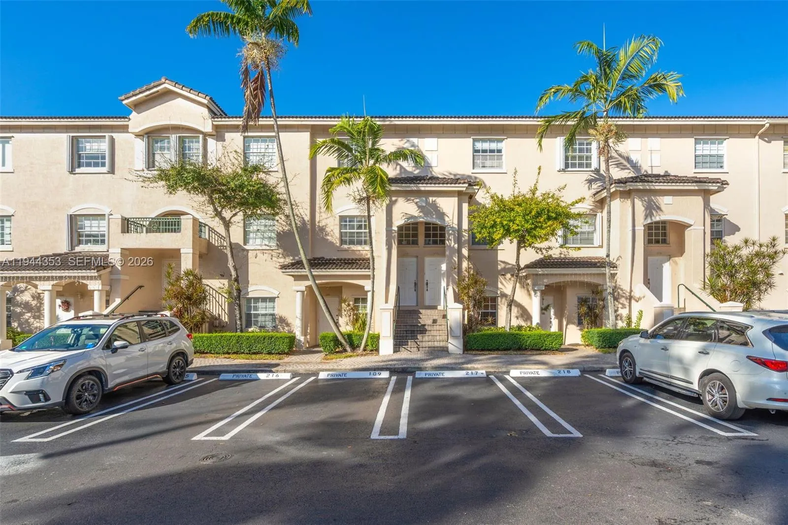 Foto de propiedad en 5670 NW 116th Avenue 219, Doral, FL 33178 Doral con MLS# 