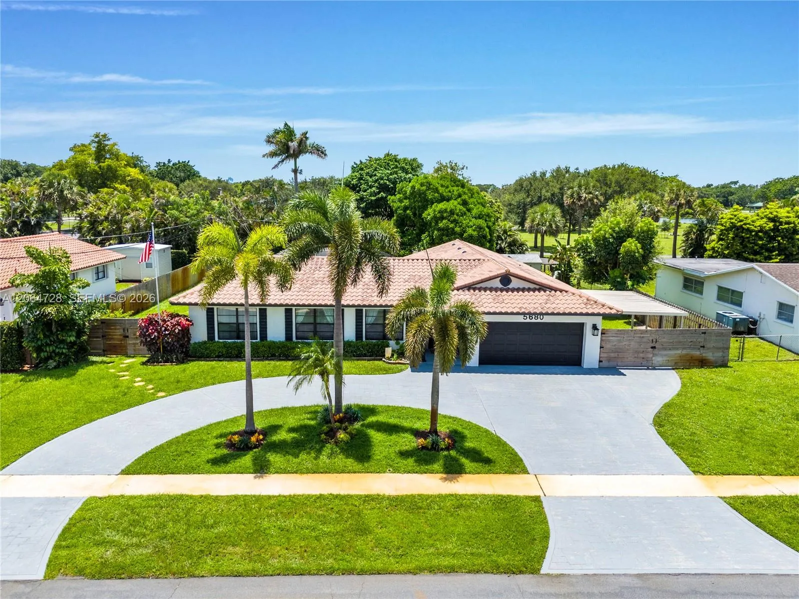 Foto de propiedad en 5680 SW 9th Street, Plantation, FL 33317 Plantation con MLS# 