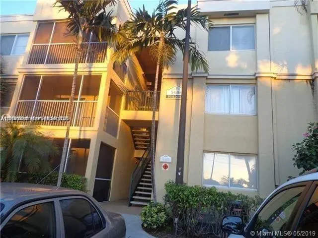 Foto de propiedad en 5686 Rock Island Road 129, Tamarac, FL 33319 Tamarac con MLS# 