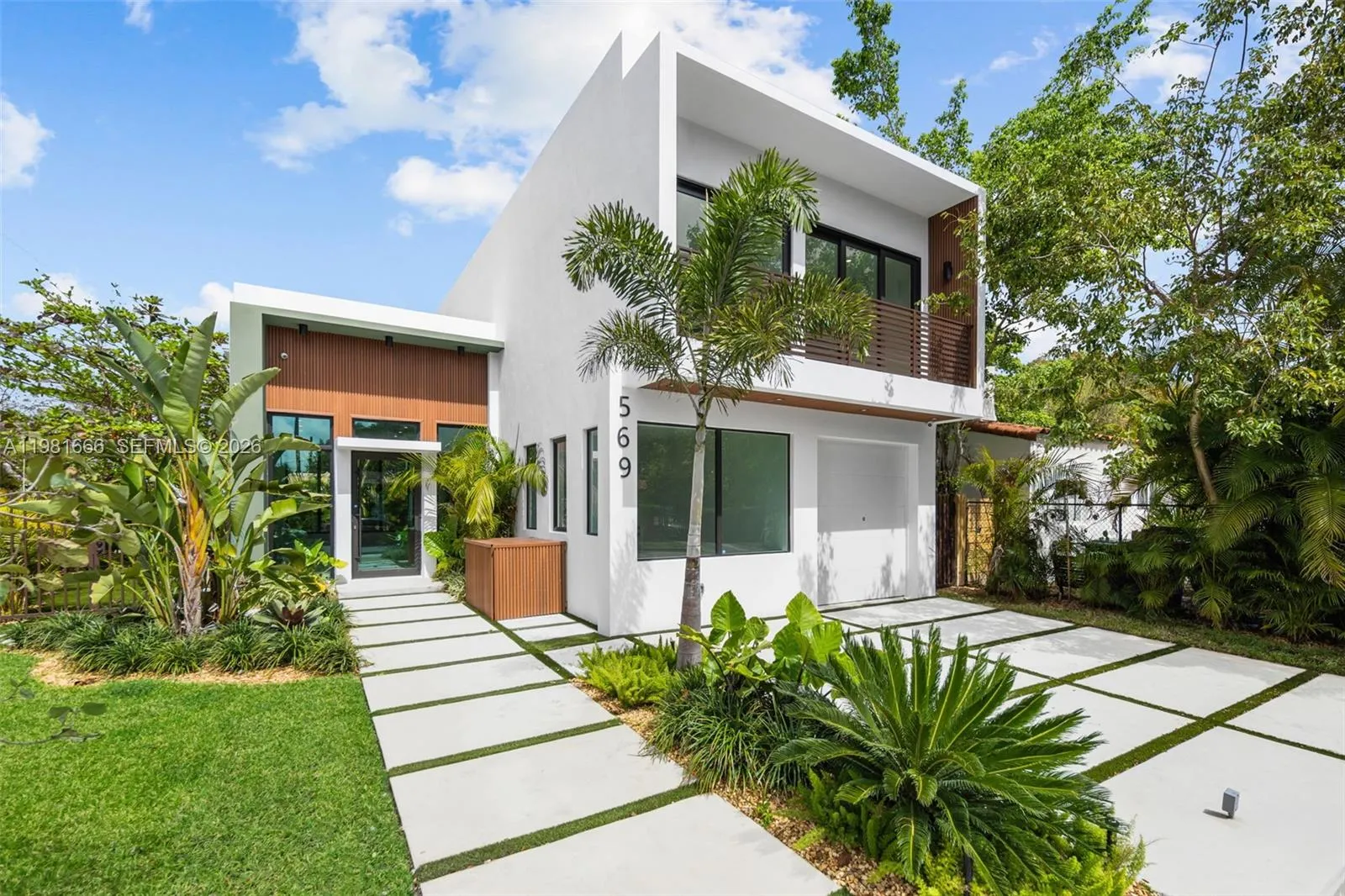 Foto de propiedad en 569 NW 44th Street, Miami, FL 33127 Miami con MLS# 