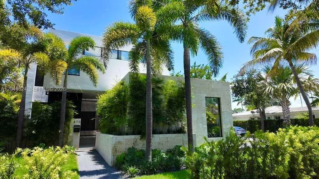Foto de propiedad en 570 S Shore Drive, Miami Beach, FL 33141 Miami Beach con MLS# 
